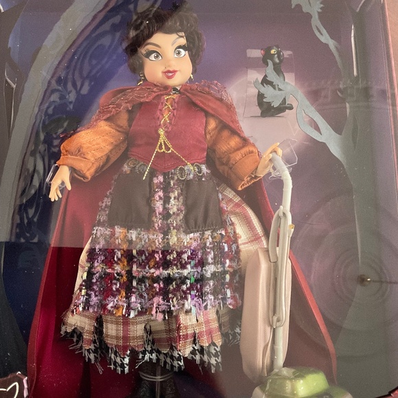 DISNEYS  HOCUS POCUS  SANDERSON SISTER  MARY  LTD DOLL 12 IN  brand new - Picture 1 of 6